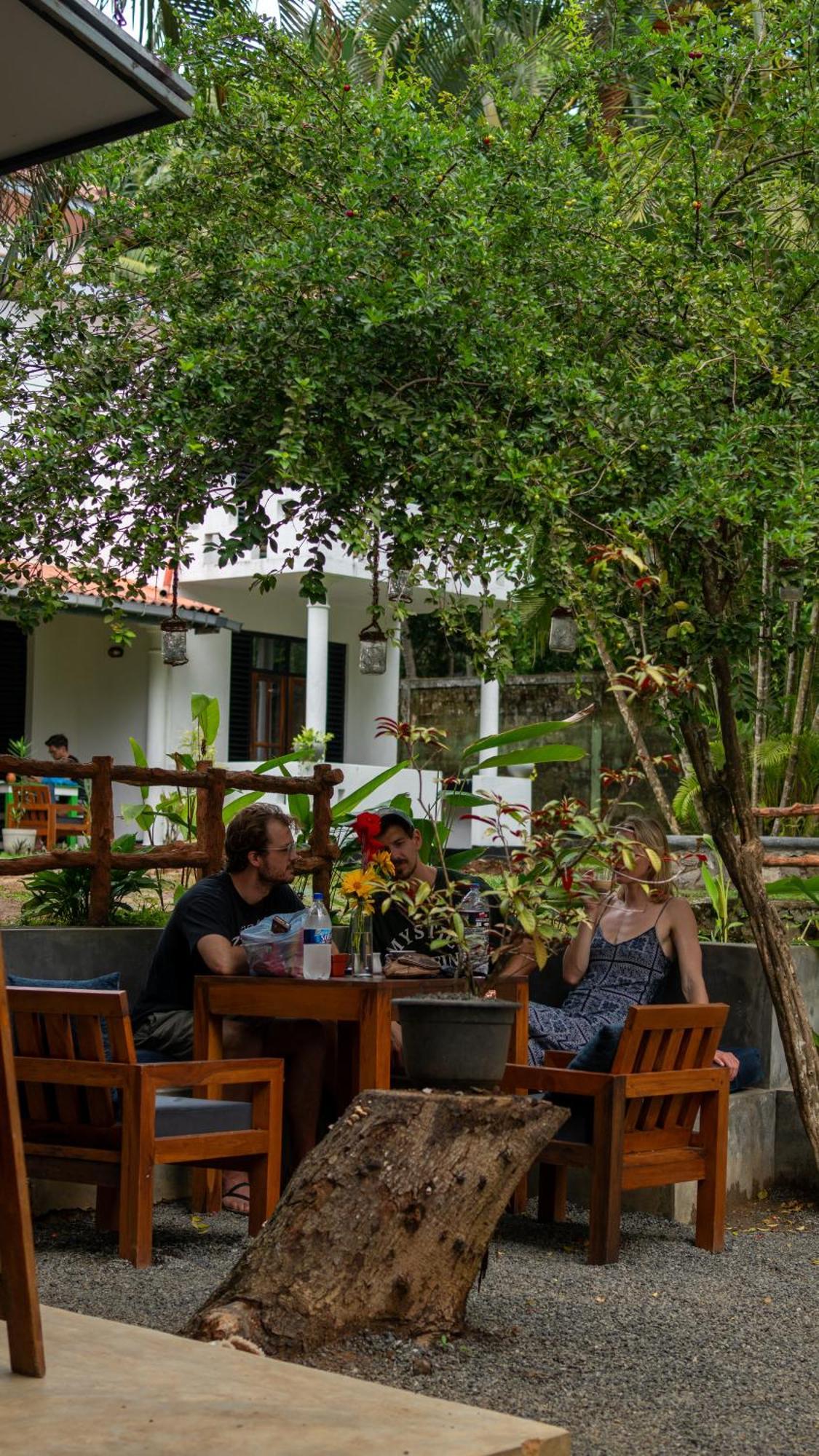 Surf N Spice - Hiriketiya Hotel Dikwella Luaran gambar